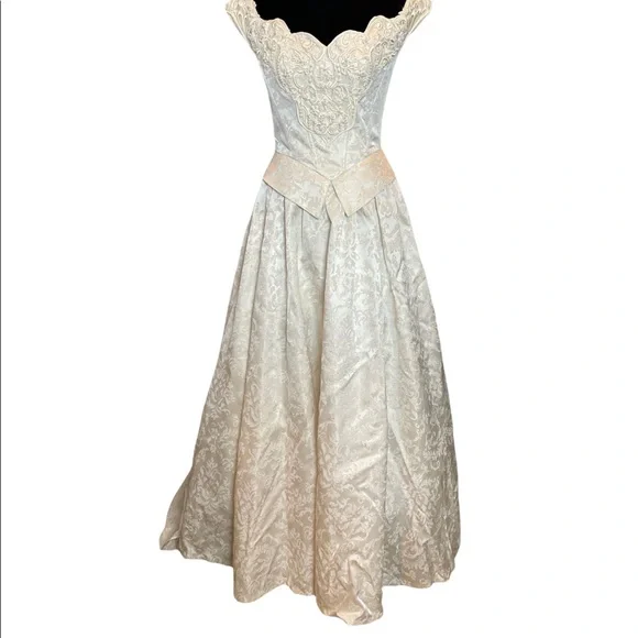 Jessica McClintock | Dresses | Jessica Mcclintock Gold Lace And Cream Tulle  Dress Color Creamgold Highlow | Poshmark